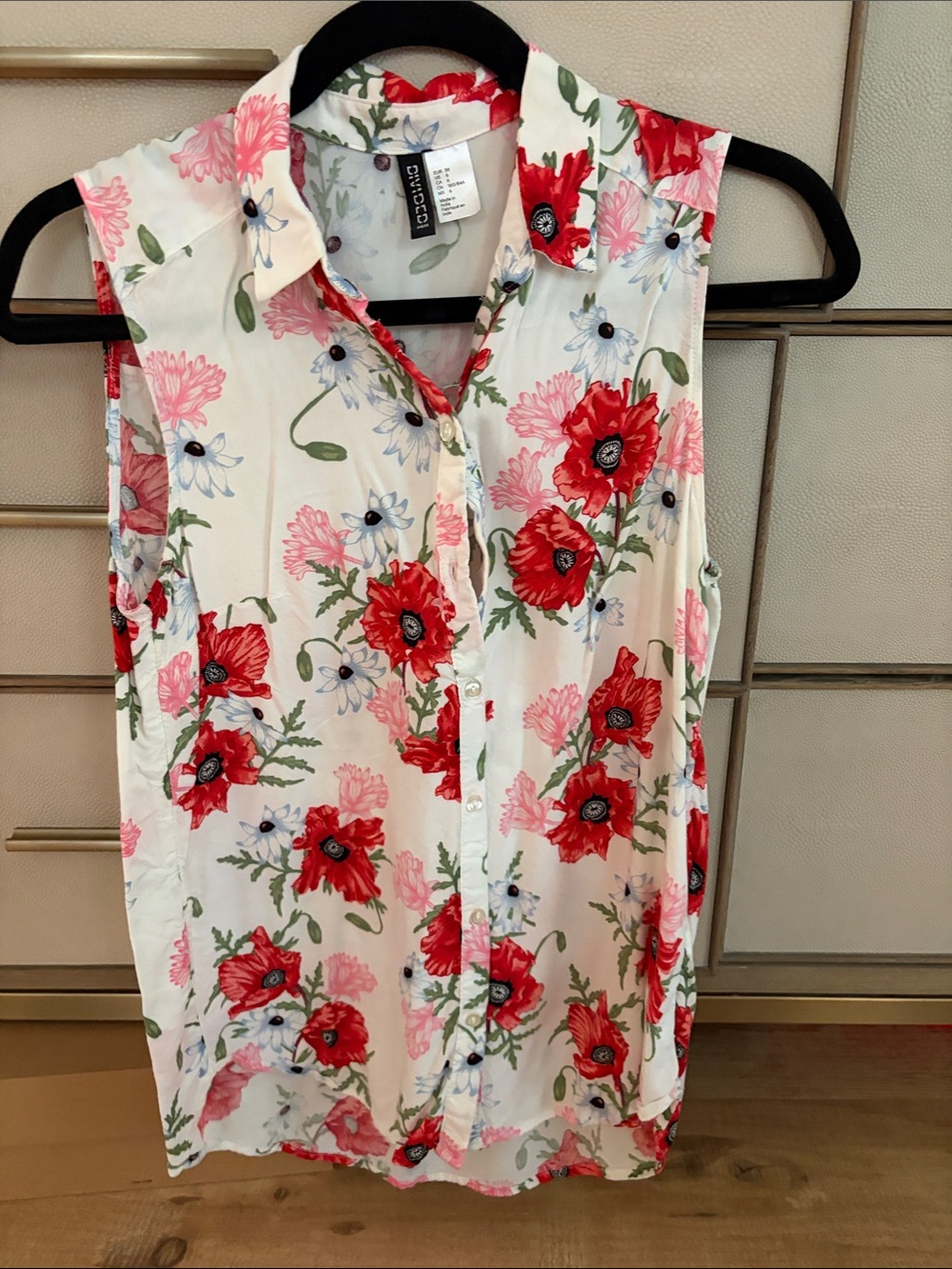 Chico's White Sleeveless Button-Front Top with Red & Pink Floral Print